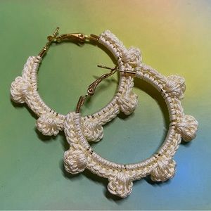 CROCHET SHELL HOOP EARRINGS- CREAM